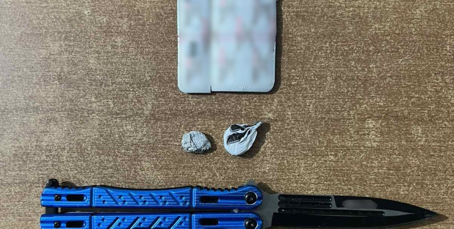 Σύλληψη για κοκαΐνη, μαχαίρια και ναρκωτικά στην Ημαθία