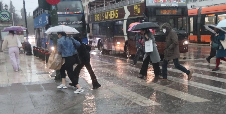 Έρχεται ισχυρή κακοκαιρία το Σαββατοκύριακο, πότε οι καταιγίδες θα χτυπήσουν την Αττική - Προειδοποίηση για έξι περιοχές