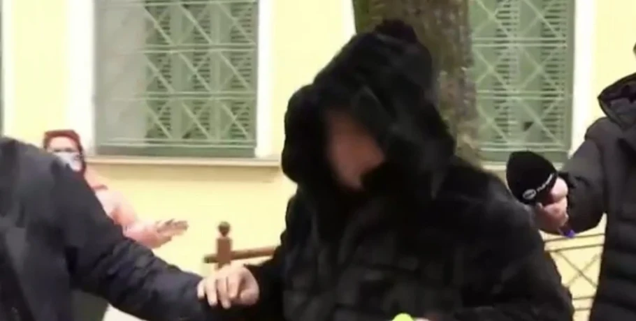 Σάλος με τη διευθύντρια στις Σέρρες που έκλεισε το στόμα μαθητή με μονωτική ταινία – «Το μαρτύριο επιδεινώθηκε τα τελευταία τρία χρόνια»