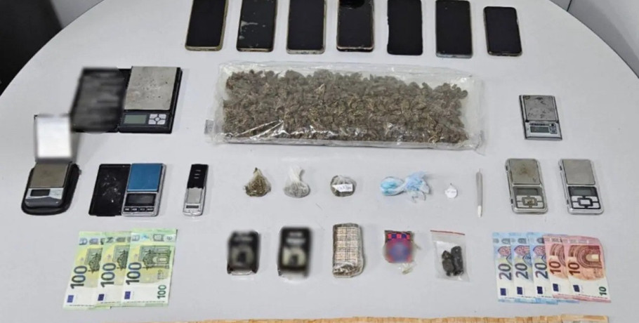 Θεσσαλονίκη: Σπείρα διακινούσε κοκαΐνη και χασίς σε “δίκτυο” 44 πελατών – Διανομέας σε εταιρεία courier έκανε το ντελίβερι