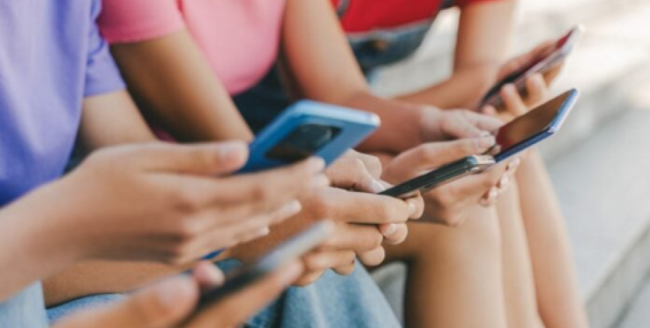 Πορτογαλία: Ακολουθεί το παράδειγμα Γαλλίας και Αυστραλίας – Εξετάζει απαγόρευση των social media σε ανήλικους