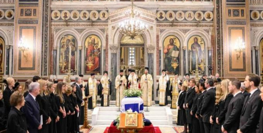 Κηδεία Πριγκίπισσας Ειρήνης: Σε κλίμα συγκίνησης το «αντίο» - Η ταφή δίπλα στον τέως βασιλιά Κωνσταντίνο