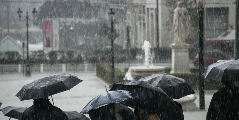 Κακοκαιρία με θυελλώδεις ανέμους και ισχυρές καταιγίδες: Υψηλός κίνδυνος πλημμυρών