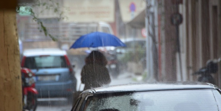 Επιδείνωση του καιρού με ισχυρές βροχές, καταιγίδες και ενισχυμένους ανέμους