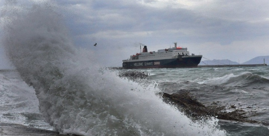 Ισχυροί άνεμοι προκαλούν προβλήματα σε ακτοπλοϊκά δρομολόγια στη δυτική Ελλάδα