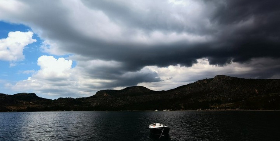 Επιμένει η κακοκαιρία - Σε ποιες περιοχές αναμένονται ισχυρές βροχές και καταιγίδες