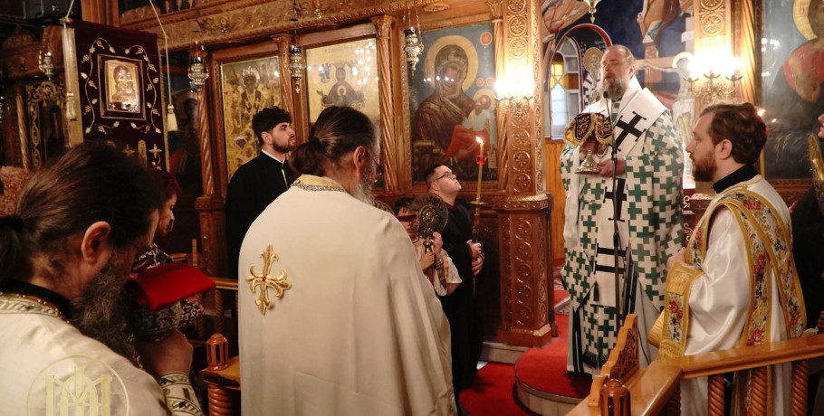 Κυριακή (της Απόκρεω) - Αρχιερατική Θεία Λειτουργία στον Ενοριακό Ιερό Ναό Παναγίας της Λαοδηγητρίας.