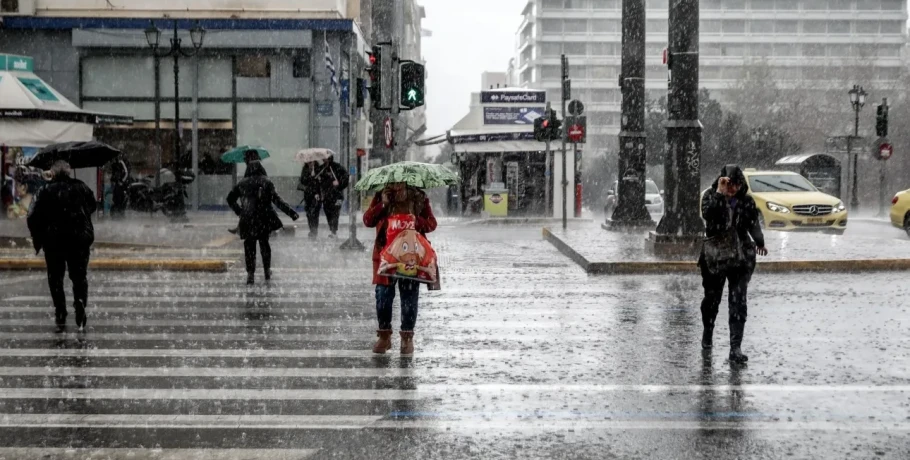Καιρός: Καταιγίδες σε Ιόνιο, Ήπειρο και Μακεδονία - Λασποβροχές λόγω αφρικανικής σκόνης