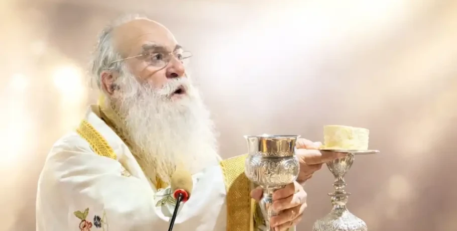 Η σιωπηλή δύναμη της διακονίας: Ο Μητροπολίτης Ζακύνθου λειτούργησε ως απλός ιερέας