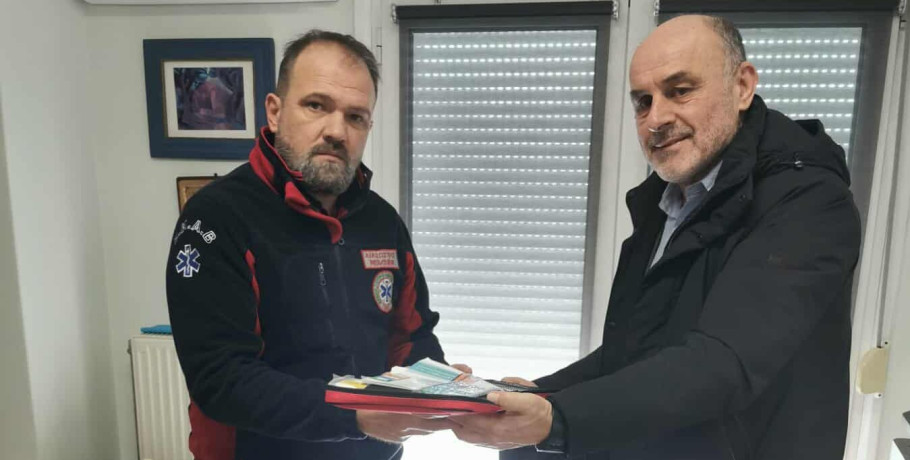 Το ΕΚΑΒ Πέλλας ευχαριστεί για τη δωρεά ενός πολύτιμου απινιδωτή