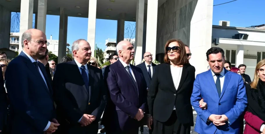 Άννα Ψαρούδα-Μπενάκη: Σε κλίμα βαθιάς θλίψης το "τελευταίο αντίο" στην πρώην πρόεδρο της Βουλής - Ποιοι έδωσαν το "παρών"