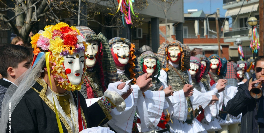 Κορυφώνεται η Αποκριά της Νάουσας με το μοναδικό δρώμενο «Γενίτσαροι και Μπούλες»