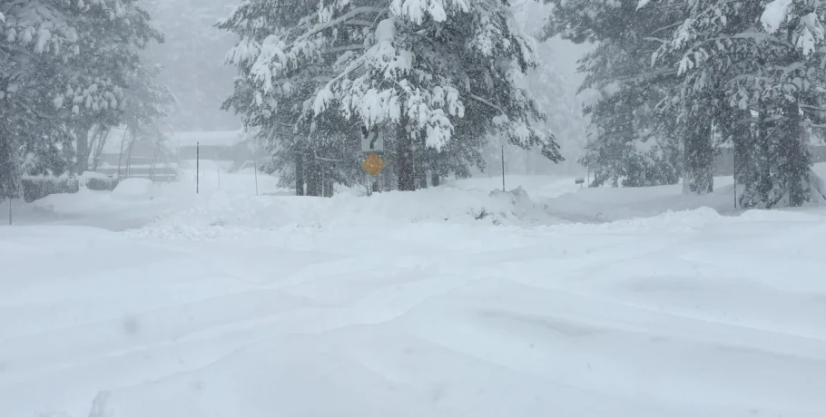 Συναγερμός στην Καλιφόρνια: Αγνοούνται δέκα σκιέρ που παρασύρθηκαν από χιονοστιβάδα