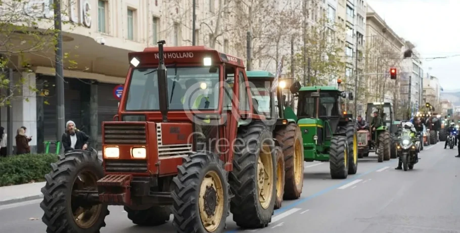Αποχωρούν το μεσημέρι από το Σύνταγμα οι αγρότες - «Συνεχίζουμε μέχρι να ικανοποιηθούν τα αιτήματα»