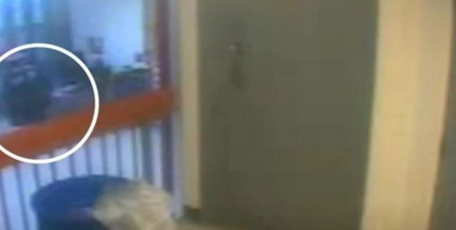 Αρχεία Έπσταϊν: Η στιγμή που οι σωφρονιστικοί υπάλληλοι τον εντοπίζουν νεκρό στο κελί του