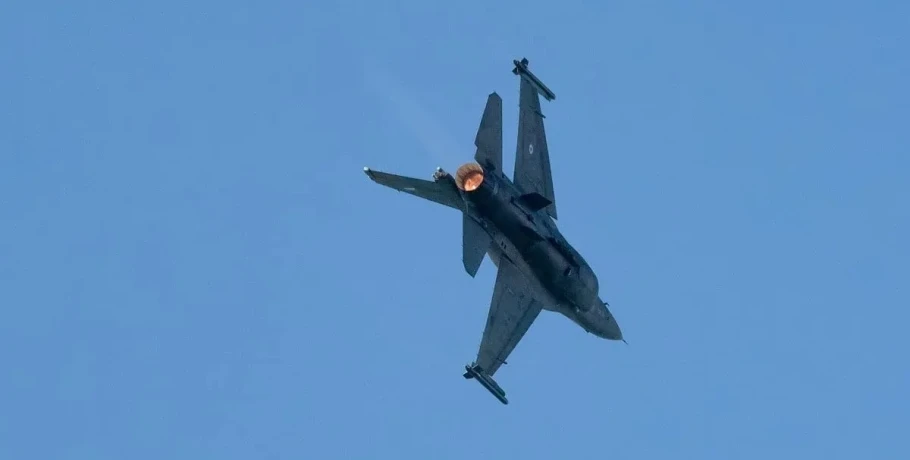 Οι ΗΠΑ αναπτύσσουν ισχυρές ναυτικές και αεροπορικές δυνάμεις στη Μέση Ανατολή