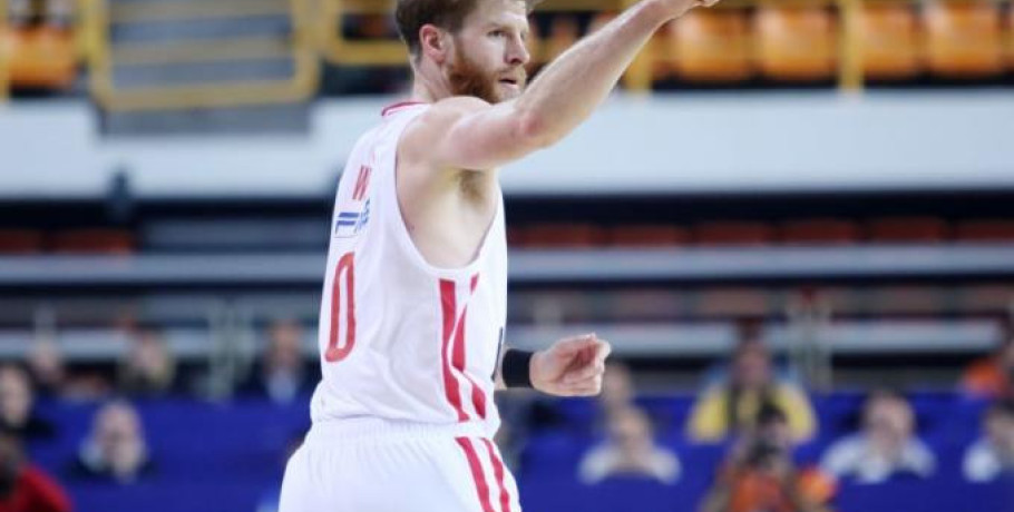 Με όπλο την άμυνα του "καθάρισε" εύκολα την ΑΕΚ των 9 παικτών ο Ολυμπιακός