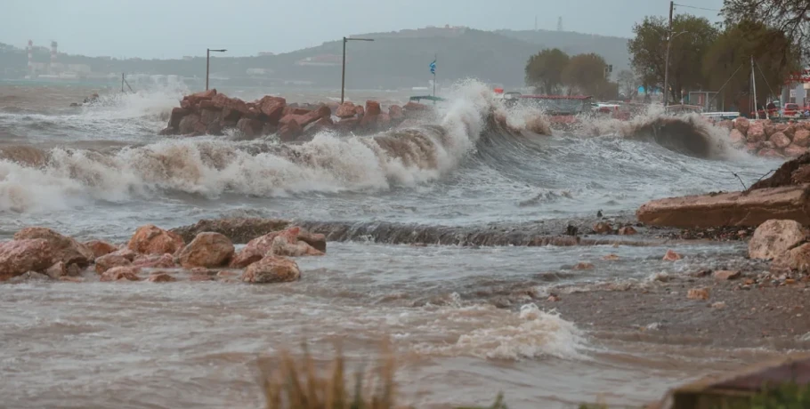 O πιο περίεργος χειμώνας: 60% περισσότερες κατολισθήσεις, οι θάλασσες βγήκαν στη στεριά και η λειψυδρία συνεχίζεται