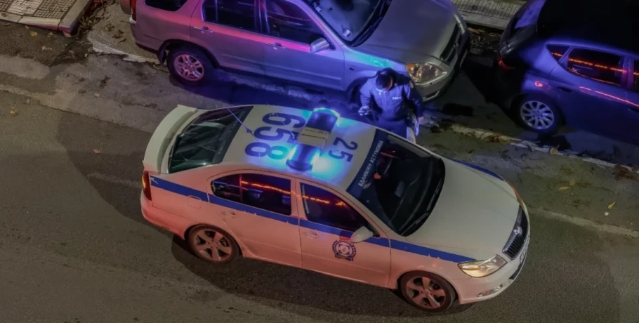 Τρόμος για δύο πεζούς στη Θεσσαλονίκη: Τους λήστεψαν υπό την απειλή γκλομπ και αλυσίδων, 3 συλλήψεις