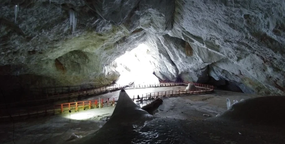 Ανθεκτικό σε σύγχρονα αντιβιοτικά βακτήριο βρέθηκε σε αρχαία σπηλιά πάγου