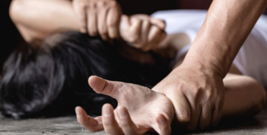 Βόλος: Έσπασε την πόρτα και όρμησε να σκοτώσει μητέρα δύο παιδιών-Νύχτα θρίλερ για οικογένεια