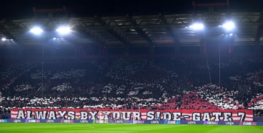 Το Γεώργιος Καραϊσκάκης ετοιμάζεται για μία μεγάλη βραδιά. Ο Ολυμπιακός υποδέχεται την Μπάγερ Λεβερκούζεν (18/02, 22:00, COSMOTE SPORT2HD, LIVE MatchCenter SPORT24) στο πρώτο παιχνίδι για τα playoffs του Champions League.  Οι ερυθρόλευκοι θα έχουν τη