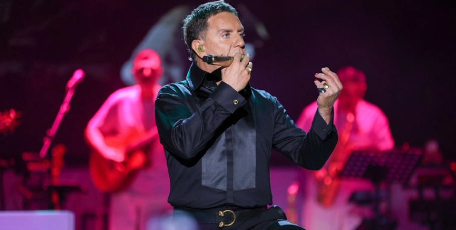 Ο Γιώργος Μαζωνάκης επιστρέφει στη σκηνή: «Μου λείψατε και σας έλειψα»