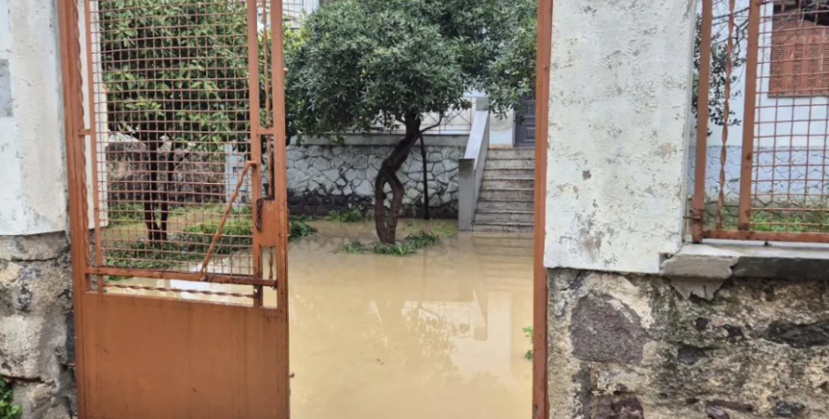 Εκτεταμένες ζημιές στη Λήμνο - Αίτημα να κηρυχθεί σε κατάσταση εκτάκτου ανάγκης