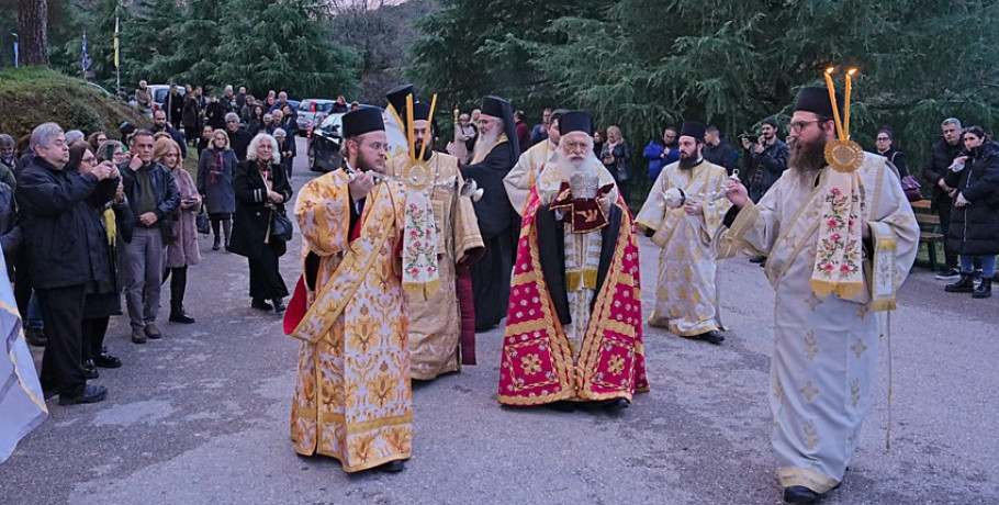 Με τιμές και δέος η υποδοχή της Αγίας Υπομονής στη Δοβρά – Η ιστορία και τα Θαύματά της