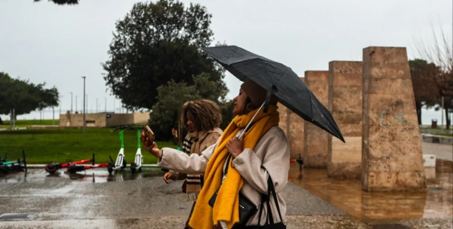 Καιρός: Κακοκαιρία 24 ωρών με «Red Code» σε τέσσερις περιφέρειες λόγω κινδύνου πλημμυρών
