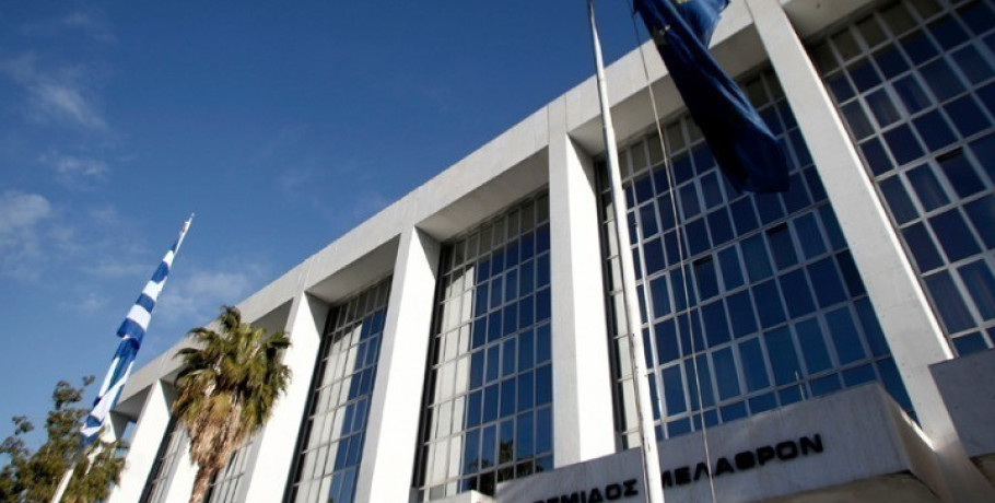 Ο εισαγγελέας του Αρείου Πάγου Κ. Τζαβέλλας παρέχει διευκρινήσεις για την εκταφή θυμάτων των Τεμπών