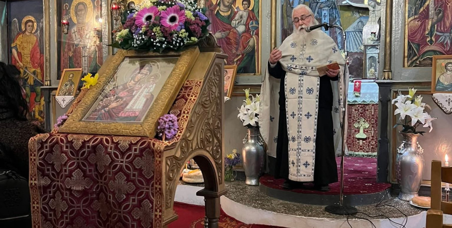 Ξεκίνησαν οι Χαιρετισμοί προς την Παναγία – Με κατάνυξη και πίστη στις ενορίες μας
