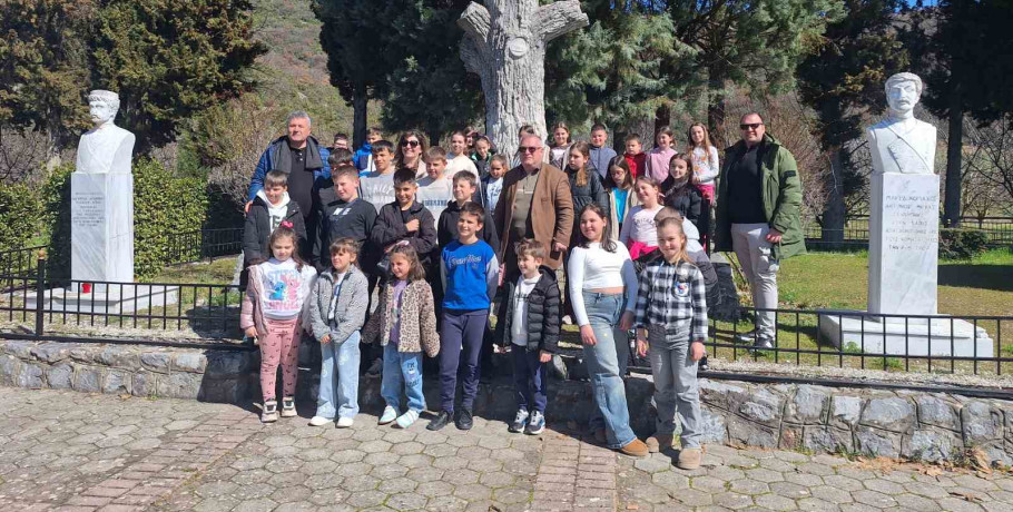 Στο «Μνημείο θυσίας Καπετάν Άγρα και Αντώνη Μίγκα» οι μαθητές του Δημοτικού Σχολείου Άγρα και Καρυδιάς