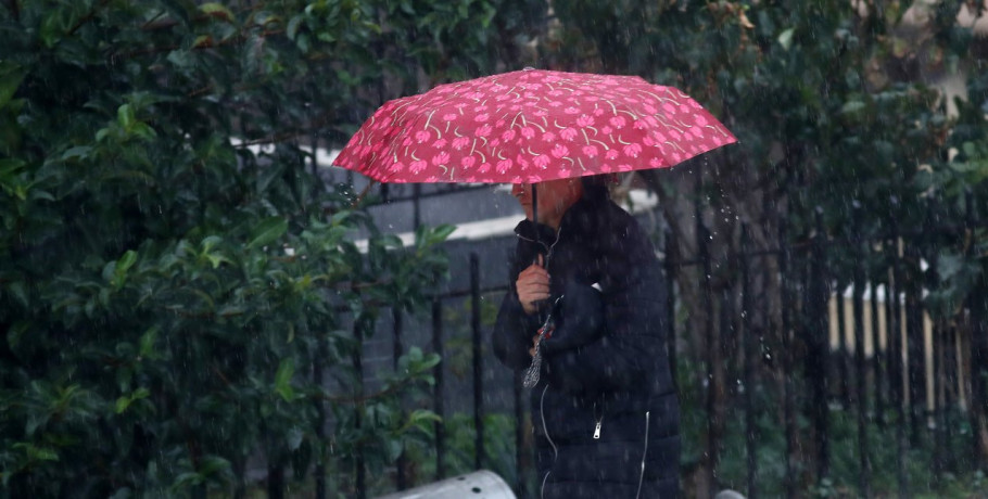 Καιρός: Αλλαγή σκηνικού με τοπικές βροχές και καταιγίδες -Στους 20 βαθμούς η θερμοκρασία