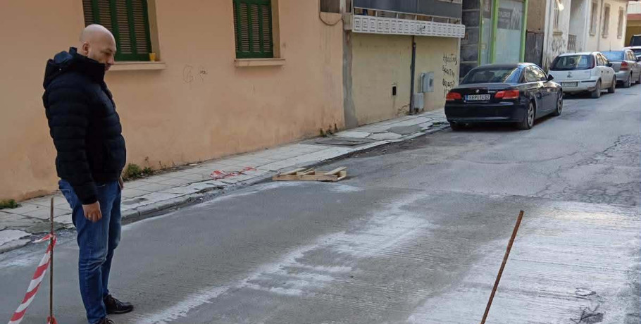 Γιαννιτσά/ΔΕΥΑΠ: "Ενισχυμένο" κλείσιμο της τρύπας που είχε ανοίξει επί της οδού Παπαϊωάννου