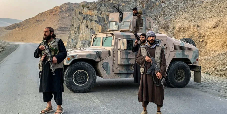 Το Πακιστάν κηρύσσει πόλεμο στο Αφγανιστάν: Μαζικοί βομβαρδισμοί και απειλές για συντριβή των Ταλιμπάν