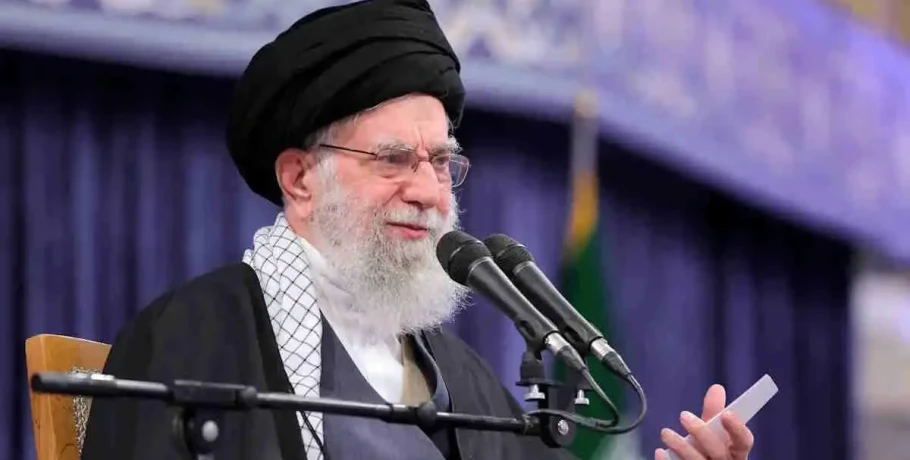 Αλί Χαμενεΐ: Ποιος ήταν ο «αρχιτέκτονας» του θεοκρατικού καθεστώτος του Ιράν – «Δεύτερος σε εξουσία μετά τον Θεό»