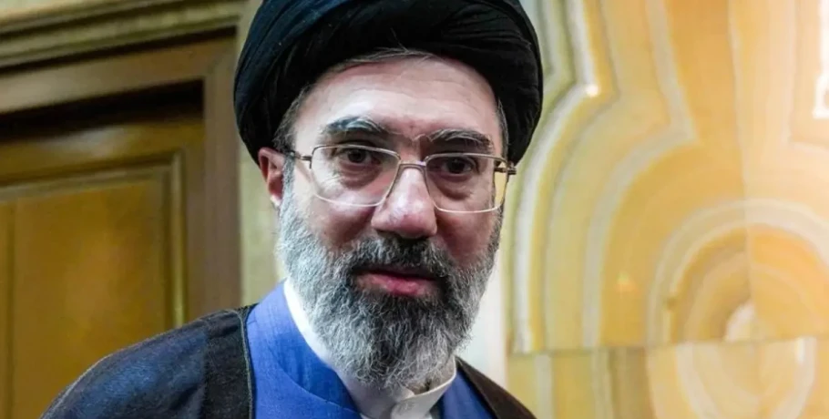 Daily Mail: Στη Μόσχα για χειρουργείο στο πόδι ο Μοτζτάμπα Χαμενεΐ – Πώς μεταφέρθηκε κάτω υπό άκρα μυστικότητα