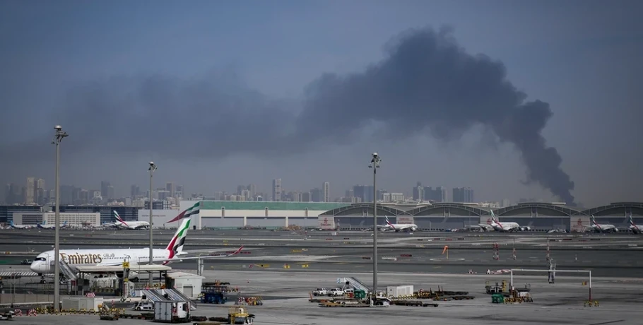 Drones έπεσαν κοντά στο αεροδρόμιο του Ντουμπάι, πλοία χτυπήθηκαν στο Ορμούζ – Βομβαρδίστηκε πυκνοκατοικημένη συνοικία της Βηρυτού