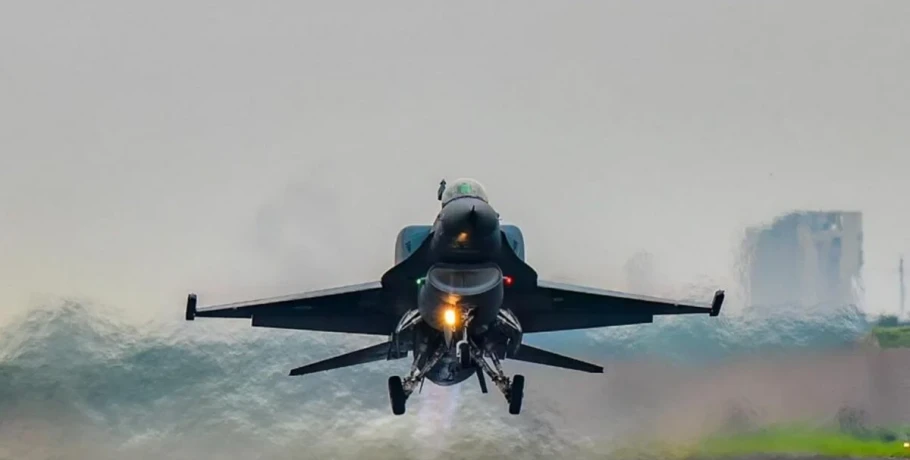 Συναγερμός στην Κύπρο: Έκλεισε ο εναέριος χώρος - Απογειώθηκαν τα ελληνικά F-16 για ύποπτο αντικείμενο