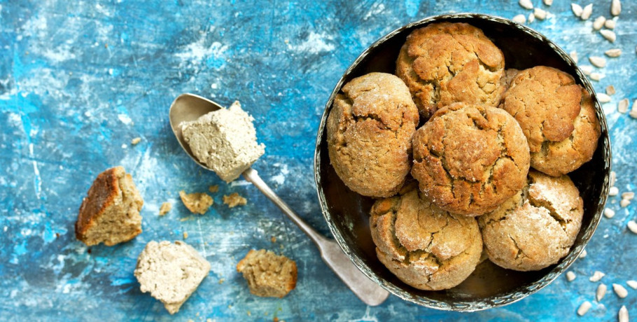 Συνταγή: Τα νηστίσιμα κουλουράκια με χαλβά του μπακάλη