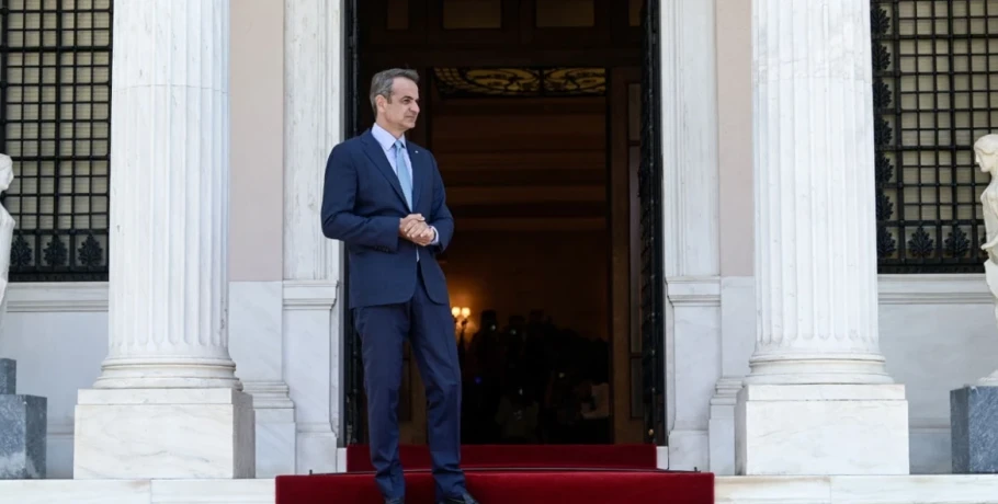 Οι δύσκολες αποφάσεις Μητσοτάκη στη συνεχή διαχείριση κρίσεων: Μήνυμα νηφαλιότητας στην αντιπολίτευση και ετοιμότητας για οικονομικά μέτρα