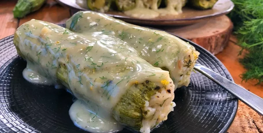 Νηστίσιμα κολοκυθάκια γεμιστά με κρέμα λεμονιού