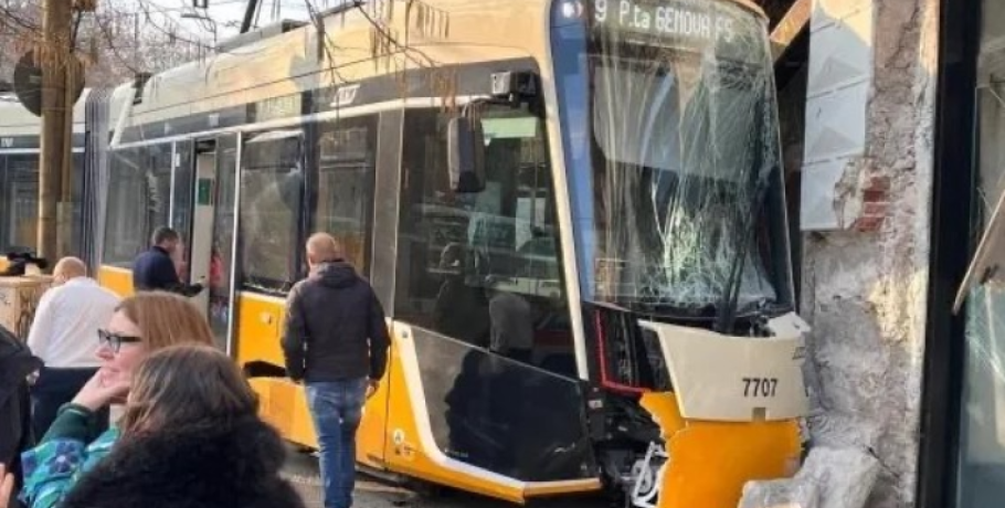Εκτροχιασμός τραμ στο Μιλάνο: Πληροφορίες για έναν νεκρό και αρκετούς τραυματίες