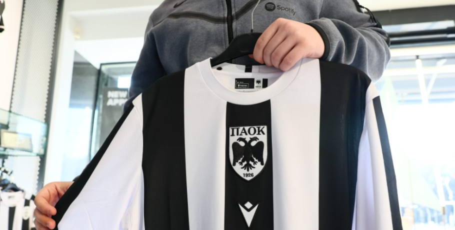 ΠΑΟΚ: Εξαφανίστηκε σε χρόνο-ρεκόρ η συλλεκτική φανέλα για τον έναν αιώνα ιστορίας