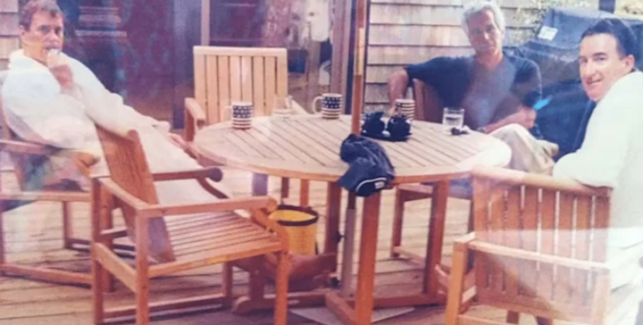 Έπστιν, Μάντελσον και Άντριου: Για πρώτη φορά μαζί, σε φωτογραφία που δόθηκε στη δημοσιότητα