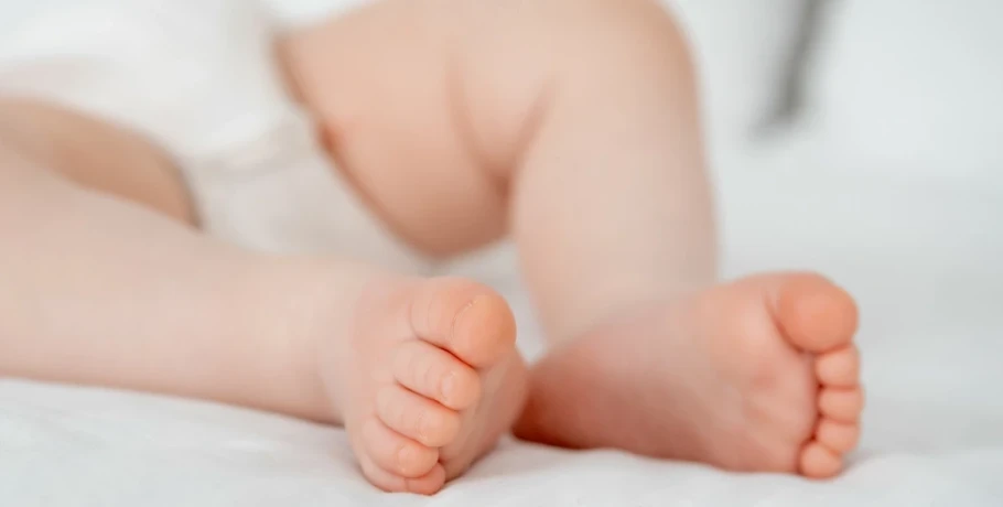 Γεννήθηκε το πρώτο μωρό στη Βρετανία με μεταμόσχευση μήτρας από δότρια