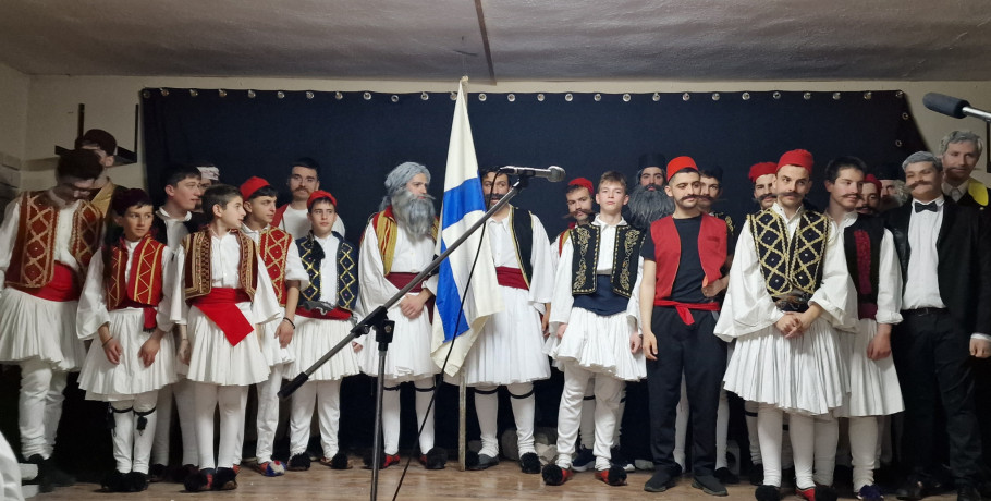 Μεγάλη επιτυχία για τη θεατρική παράσταση στο Νεοχώρι – Συγκίνηση για το ιστορικό μήνυμα της Εξόδου