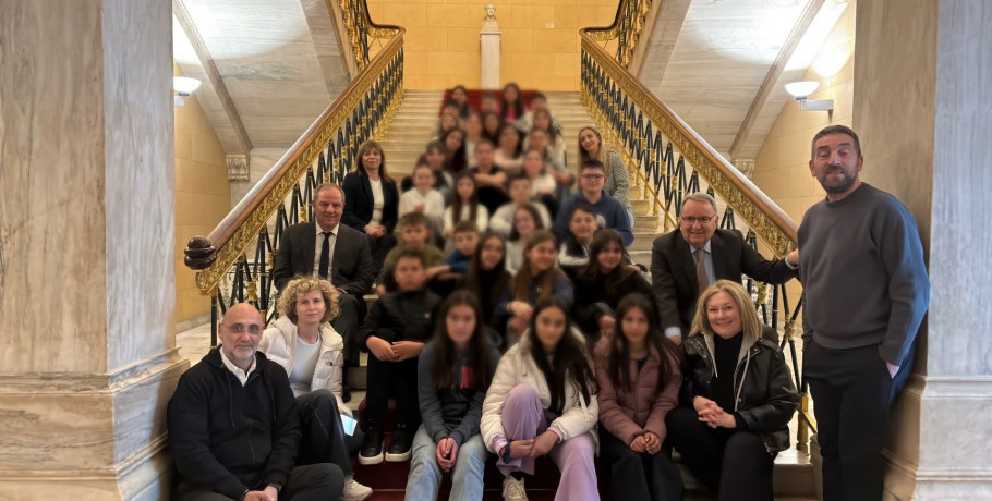 Στη Βουλή μαθητές από την Έδεσσα – Μήνυμα αισιοδοξίας από τον Διονύση Σταμενίτη