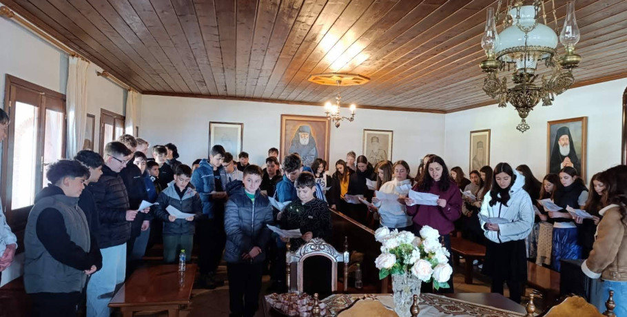 Επίσκεψη του Γυμνασίου Προμάχων στην Ιερά Μονή Αγίου Ιλαρίωνος – Μήνυμα πίστης και ευλογίας ενόψει Πάσχα